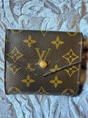 AUTHENTIC Louis Vuitton Monogram Canvas Elise Compact Wallet